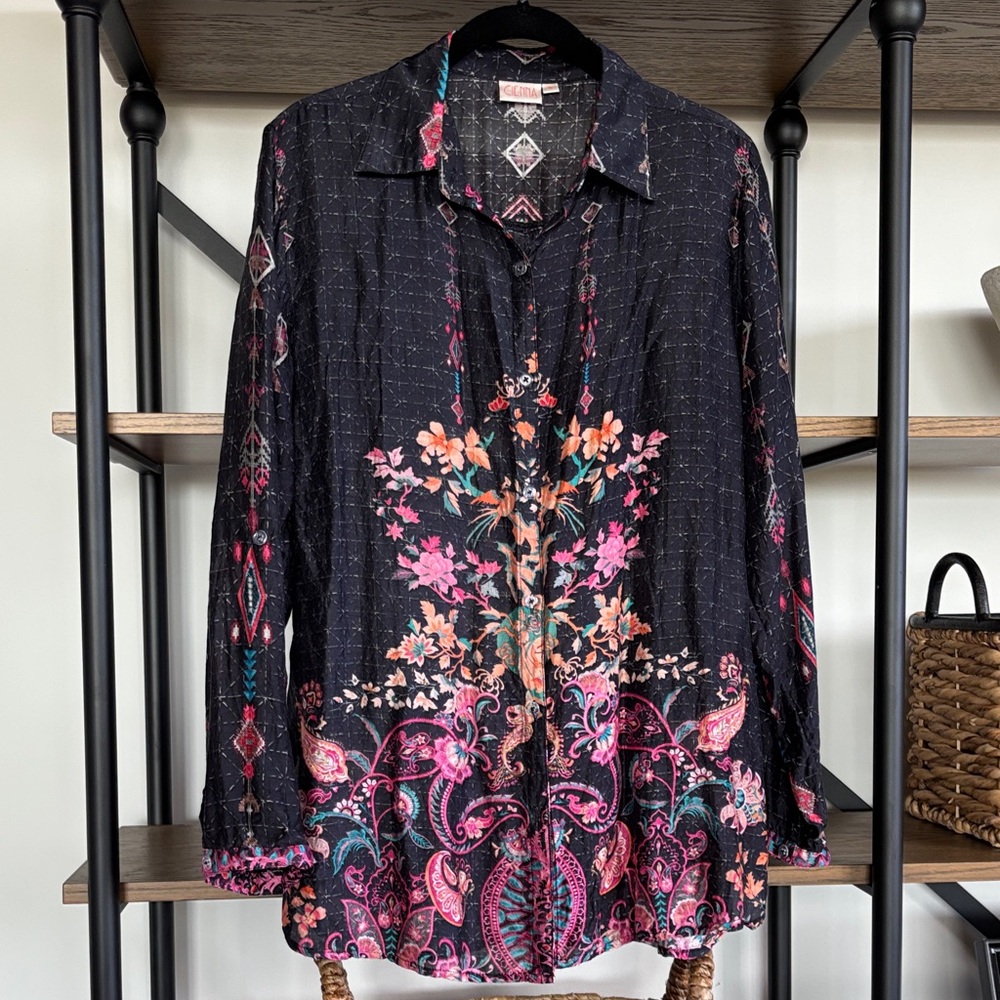 Cienna Taipei Black Button Down Size S
